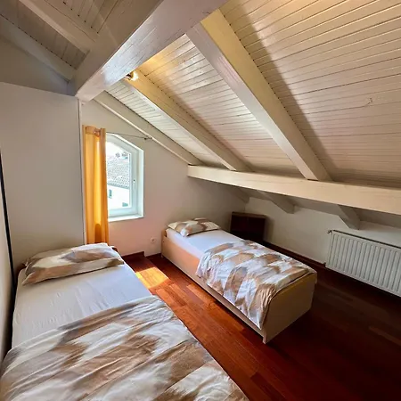 Queen Apartment